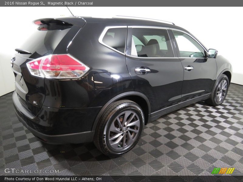 Magnetic Black / Charcoal 2016 Nissan Rogue SL