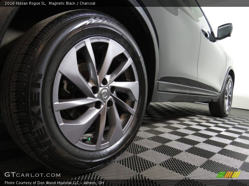 Magnetic Black / Charcoal 2016 Nissan Rogue SL