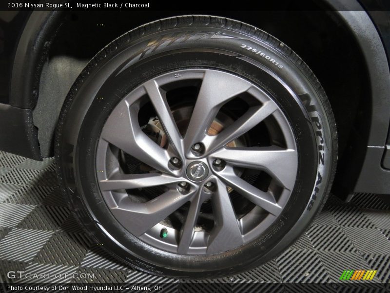 Magnetic Black / Charcoal 2016 Nissan Rogue SL