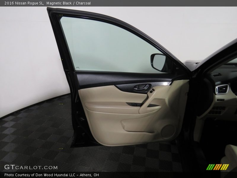 Magnetic Black / Charcoal 2016 Nissan Rogue SL