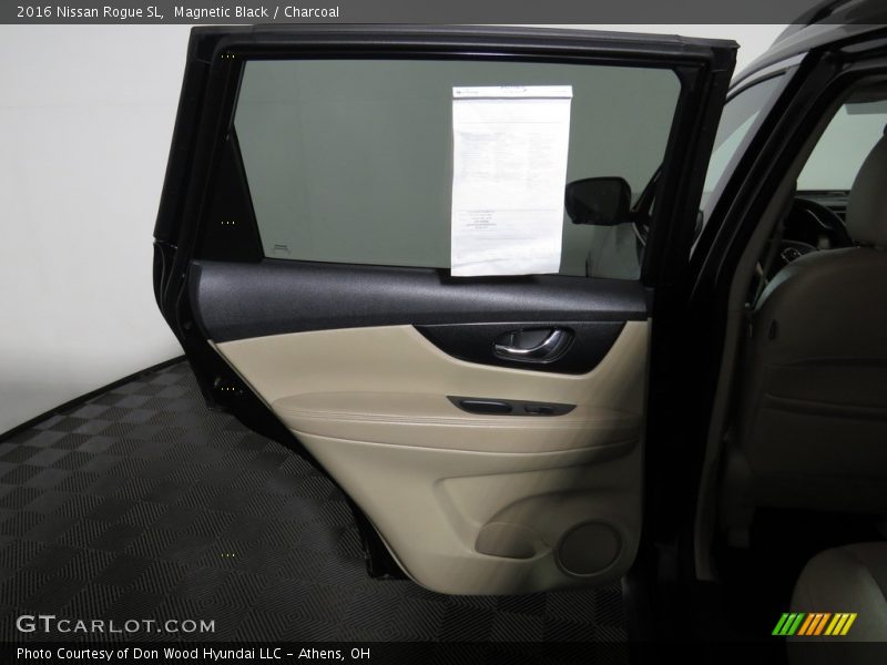 Magnetic Black / Charcoal 2016 Nissan Rogue SL