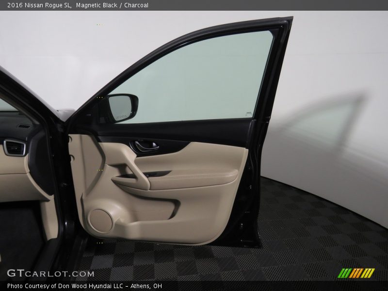 Magnetic Black / Charcoal 2016 Nissan Rogue SL