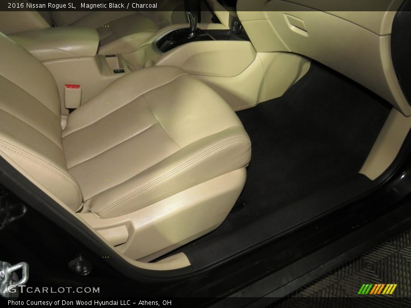 Magnetic Black / Charcoal 2016 Nissan Rogue SL