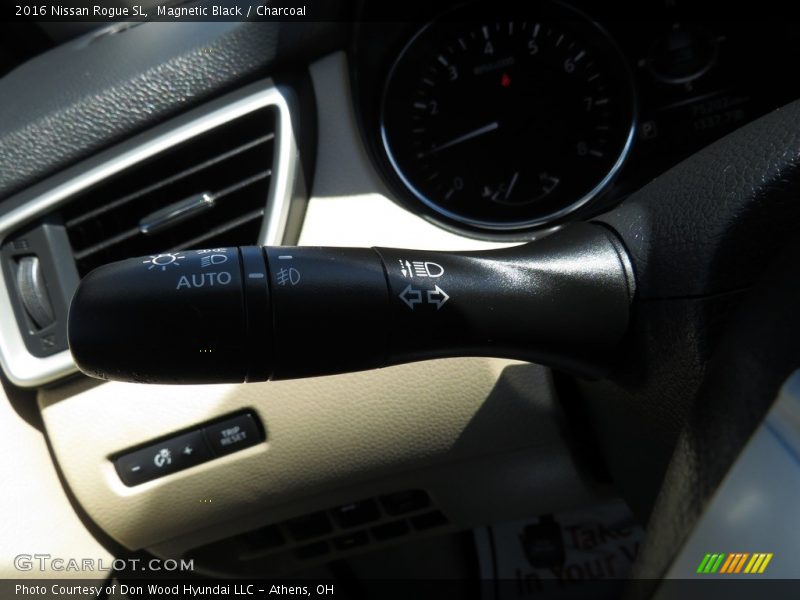 Magnetic Black / Charcoal 2016 Nissan Rogue SL