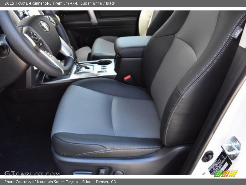 Super White / Black 2019 Toyota 4Runner SR5 Premium 4x4
