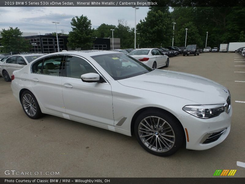 Mineral White Metallic / Canberra Beige/Black 2019 BMW 5 Series 530i xDrive Sedan