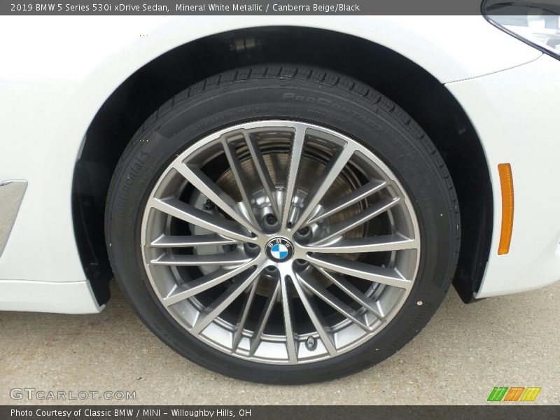 Mineral White Metallic / Canberra Beige/Black 2019 BMW 5 Series 530i xDrive Sedan