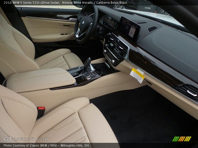 Mineral White Metallic / Canberra Beige/Black 2019 BMW 5 Series 530i xDrive Sedan