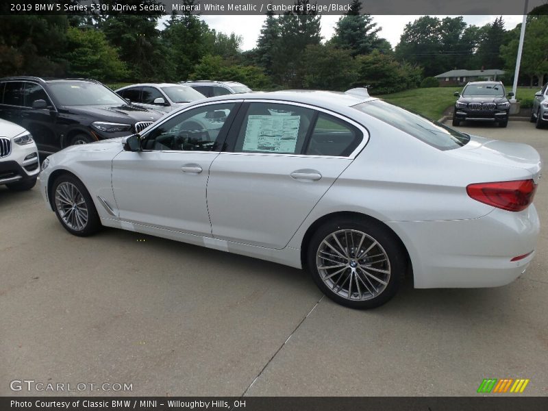Mineral White Metallic / Canberra Beige/Black 2019 BMW 5 Series 530i xDrive Sedan