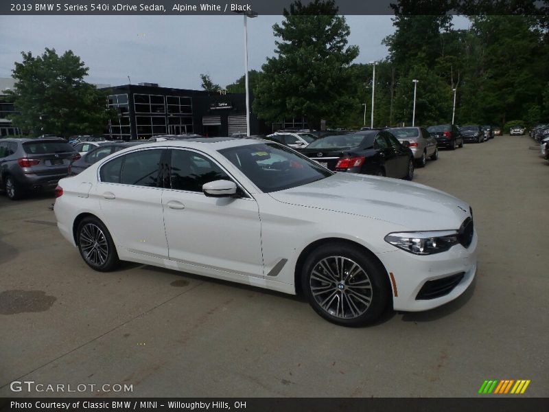 Alpine White / Black 2019 BMW 5 Series 540i xDrive Sedan