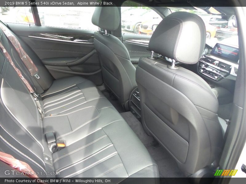 Alpine White / Black 2019 BMW 5 Series 540i xDrive Sedan