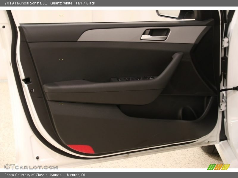 Quartz White Pearl / Black 2019 Hyundai Sonata SE