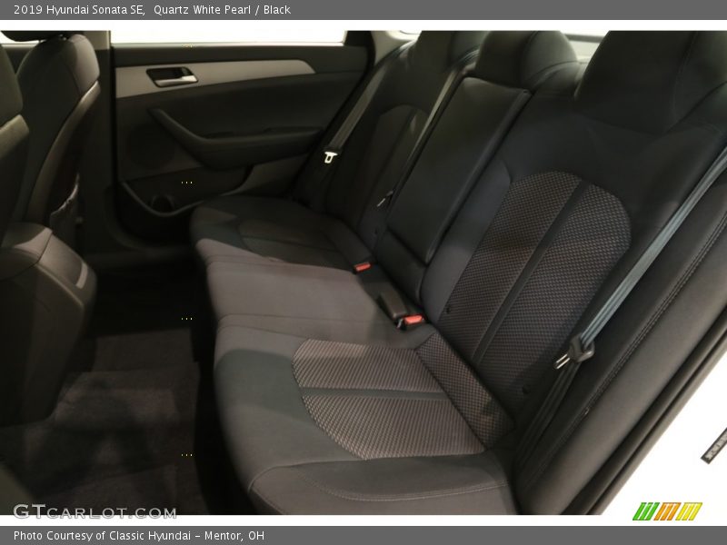 Quartz White Pearl / Black 2019 Hyundai Sonata SE
