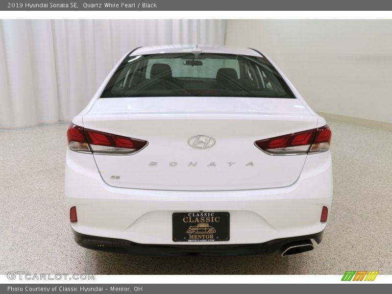Quartz White Pearl / Black 2019 Hyundai Sonata SE