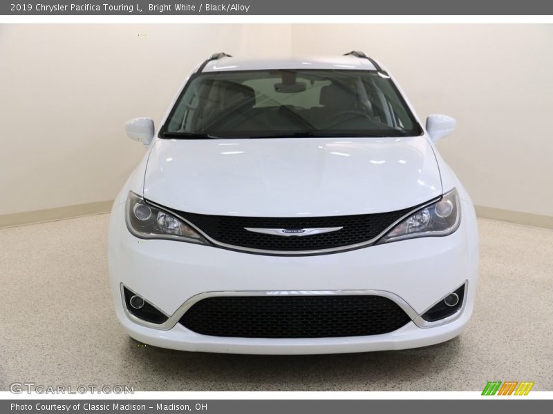 Bright White / Black/Alloy 2019 Chrysler Pacifica Touring L