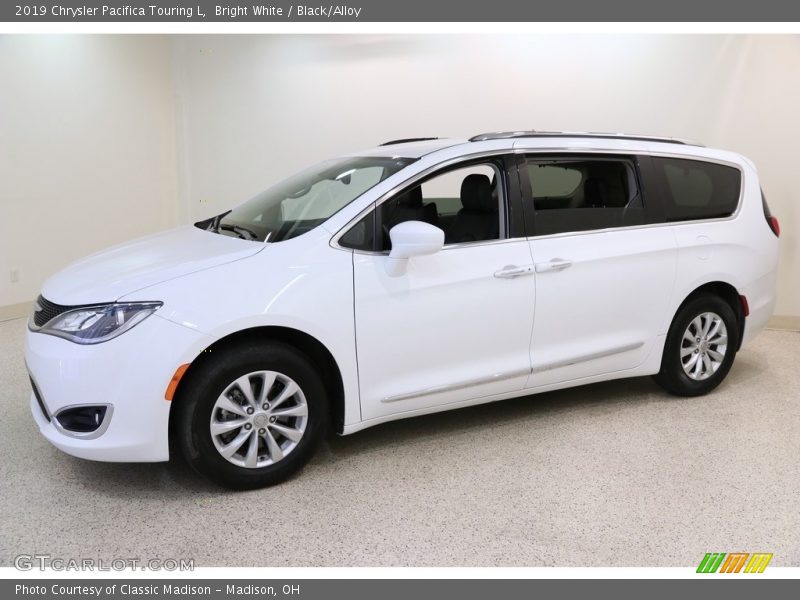 Bright White / Black/Alloy 2019 Chrysler Pacifica Touring L