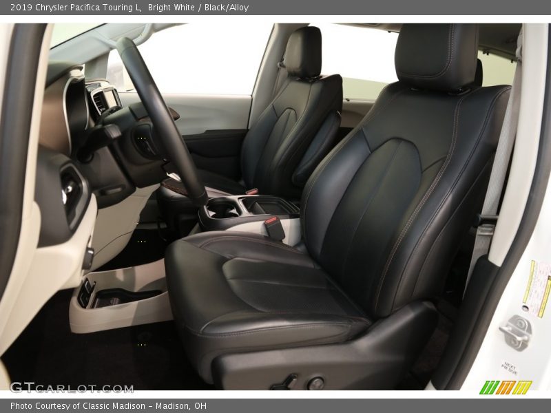 Bright White / Black/Alloy 2019 Chrysler Pacifica Touring L