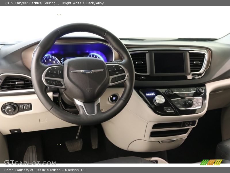 Bright White / Black/Alloy 2019 Chrysler Pacifica Touring L