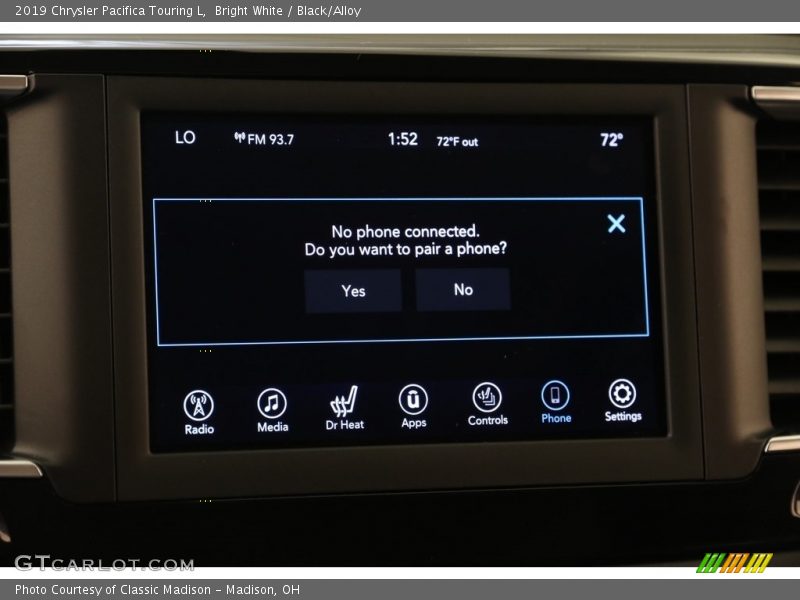 Bright White / Black/Alloy 2019 Chrysler Pacifica Touring L