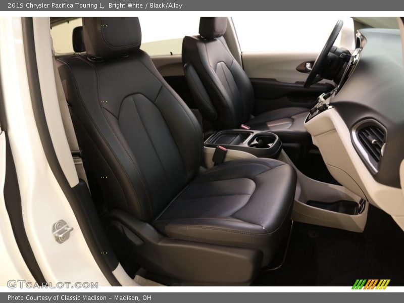 Bright White / Black/Alloy 2019 Chrysler Pacifica Touring L