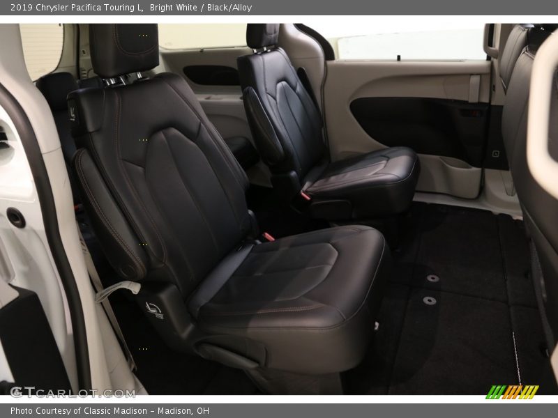 Bright White / Black/Alloy 2019 Chrysler Pacifica Touring L