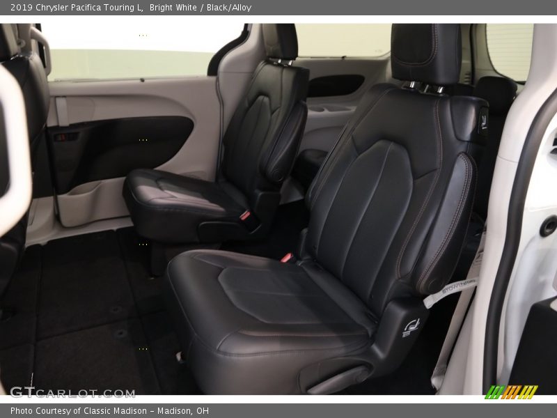 Bright White / Black/Alloy 2019 Chrysler Pacifica Touring L