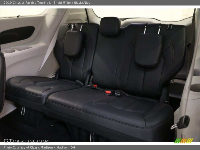 Bright White / Black/Alloy 2019 Chrysler Pacifica Touring L