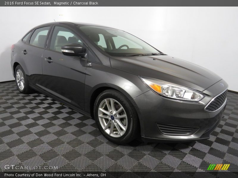 Magnetic / Charcoal Black 2016 Ford Focus SE Sedan