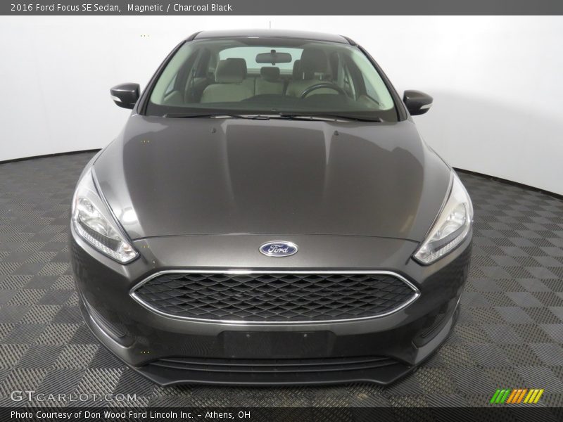 Magnetic / Charcoal Black 2016 Ford Focus SE Sedan