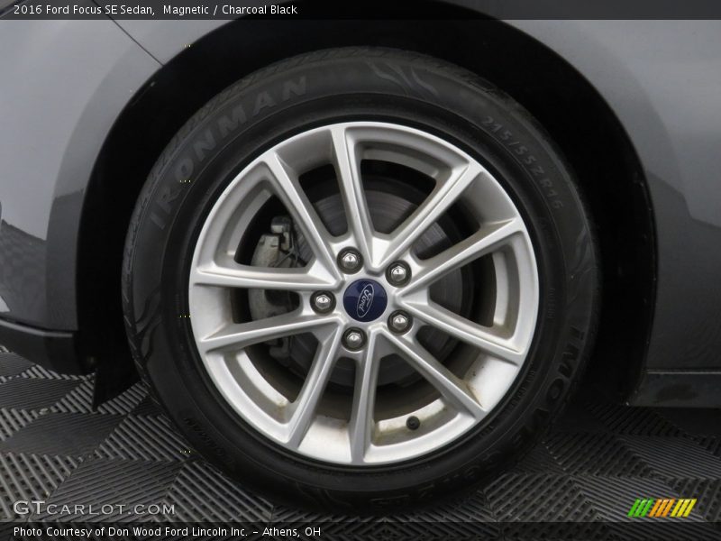 Magnetic / Charcoal Black 2016 Ford Focus SE Sedan