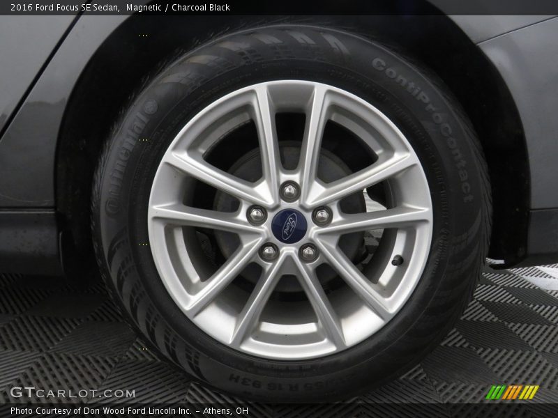 Magnetic / Charcoal Black 2016 Ford Focus SE Sedan