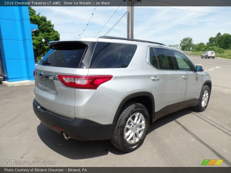 Silver Ice Metallic / Jet Black 2019 Chevrolet Traverse LT AWD