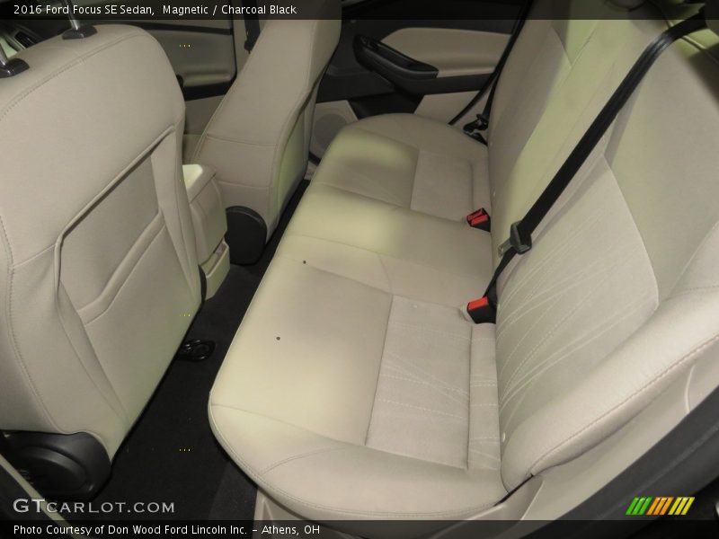 Magnetic / Charcoal Black 2016 Ford Focus SE Sedan