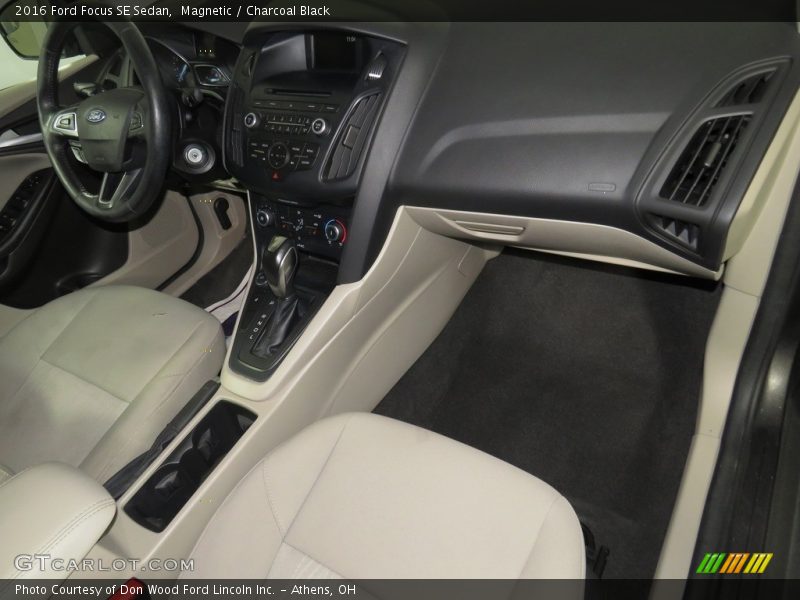 Magnetic / Charcoal Black 2016 Ford Focus SE Sedan