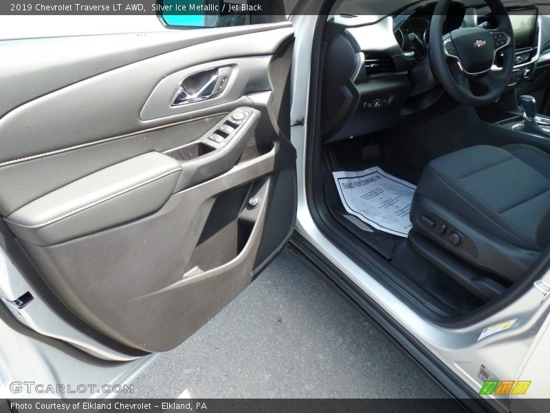Silver Ice Metallic / Jet Black 2019 Chevrolet Traverse LT AWD