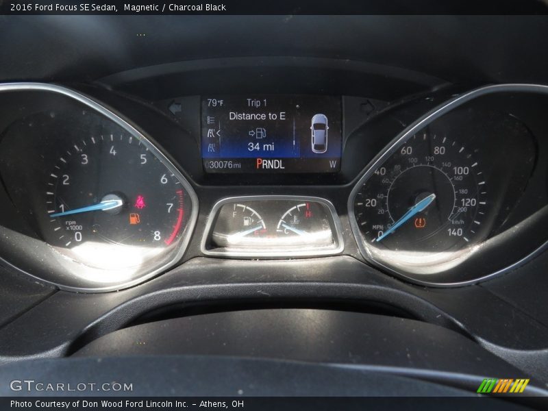 Magnetic / Charcoal Black 2016 Ford Focus SE Sedan
