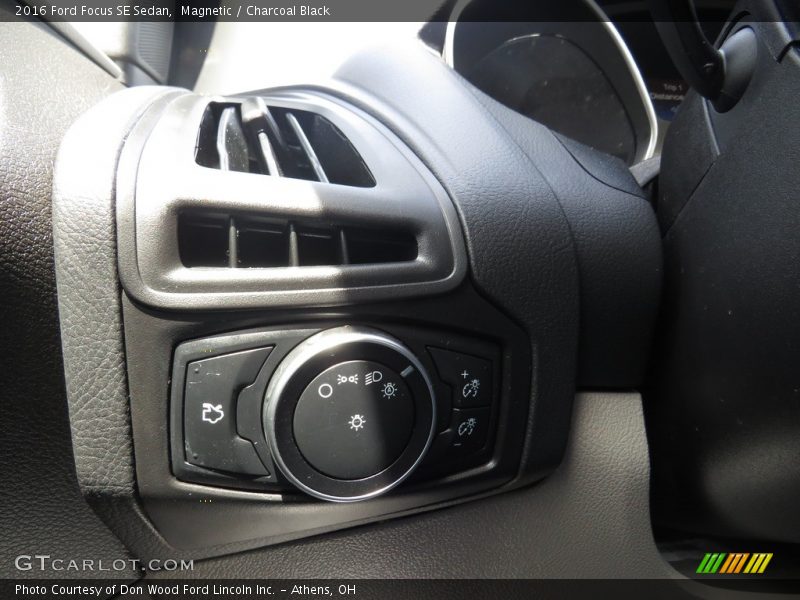 Magnetic / Charcoal Black 2016 Ford Focus SE Sedan