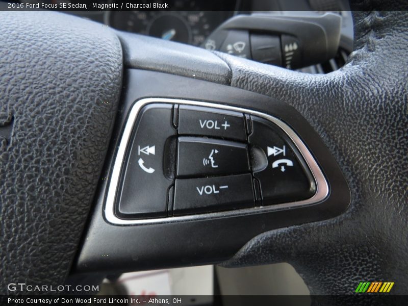 Magnetic / Charcoal Black 2016 Ford Focus SE Sedan