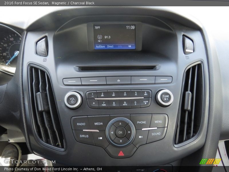 Magnetic / Charcoal Black 2016 Ford Focus SE Sedan