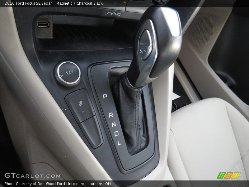 Magnetic / Charcoal Black 2016 Ford Focus SE Sedan