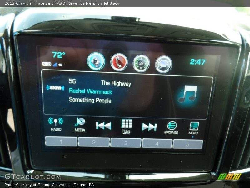 Silver Ice Metallic / Jet Black 2019 Chevrolet Traverse LT AWD