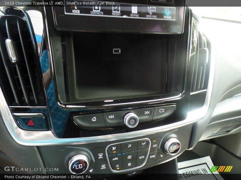Silver Ice Metallic / Jet Black 2019 Chevrolet Traverse LT AWD