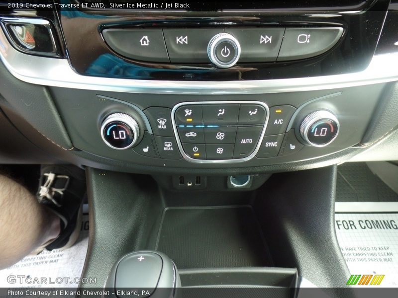 Silver Ice Metallic / Jet Black 2019 Chevrolet Traverse LT AWD