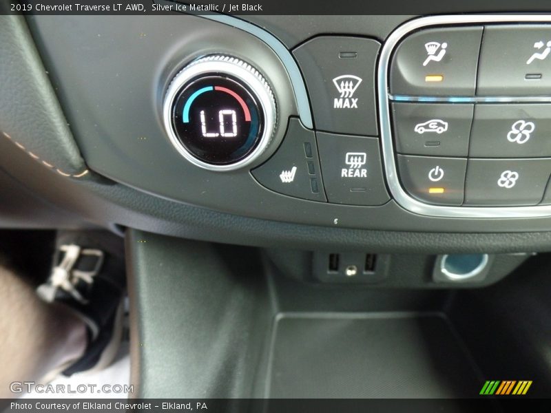 Silver Ice Metallic / Jet Black 2019 Chevrolet Traverse LT AWD
