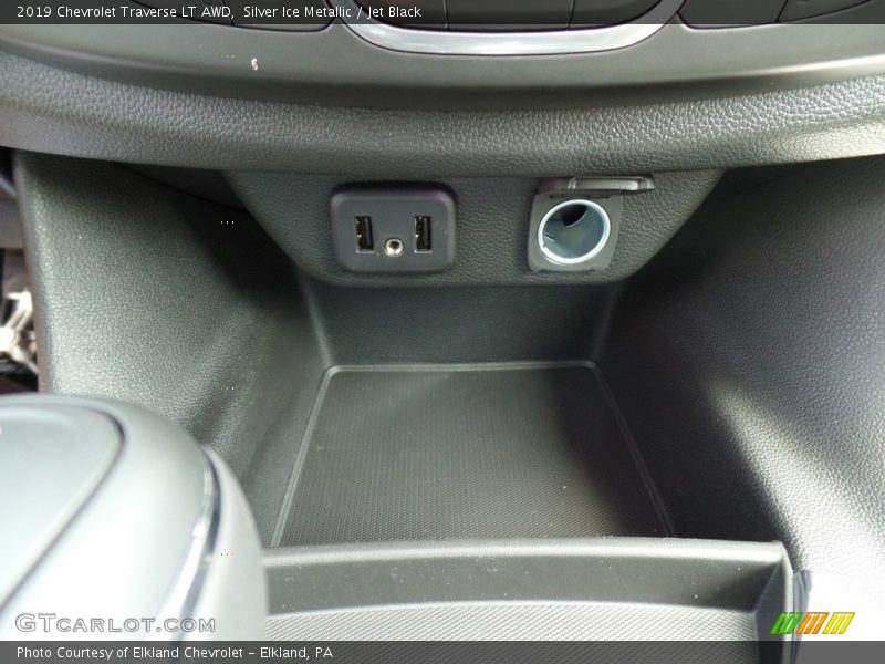 Silver Ice Metallic / Jet Black 2019 Chevrolet Traverse LT AWD