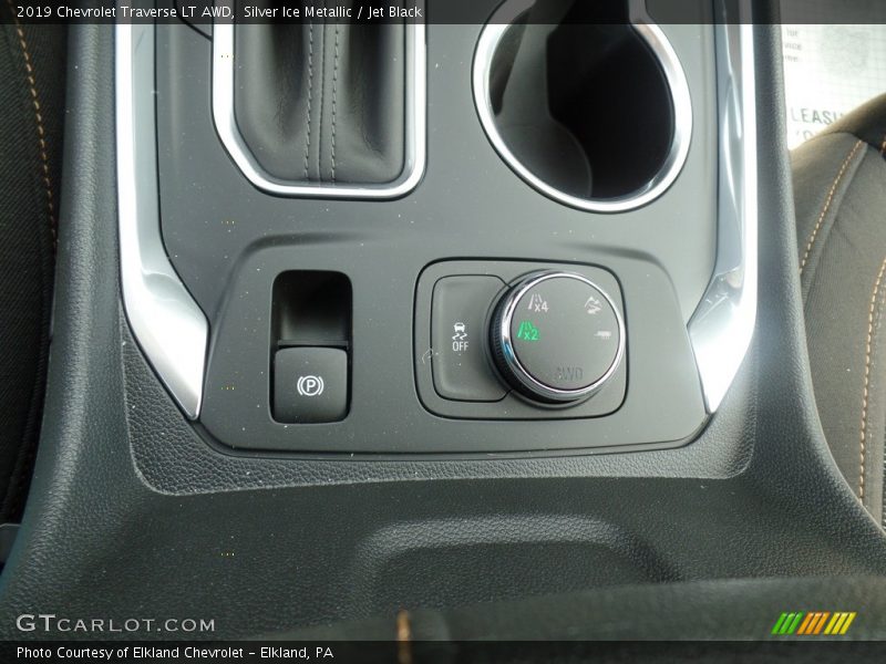 Silver Ice Metallic / Jet Black 2019 Chevrolet Traverse LT AWD