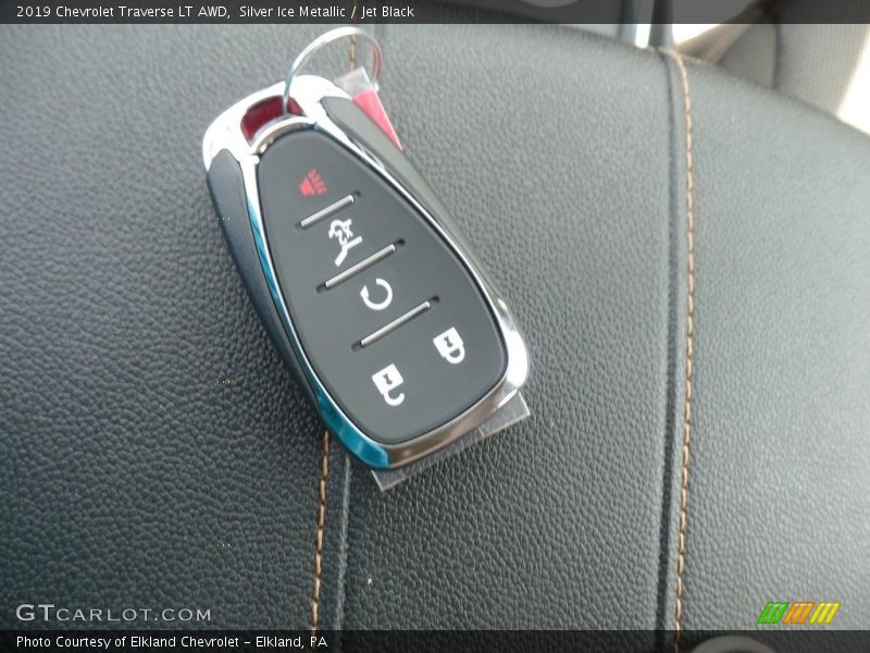 Silver Ice Metallic / Jet Black 2019 Chevrolet Traverse LT AWD