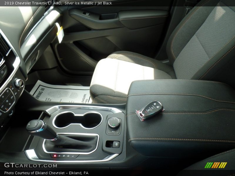 Silver Ice Metallic / Jet Black 2019 Chevrolet Traverse LT AWD