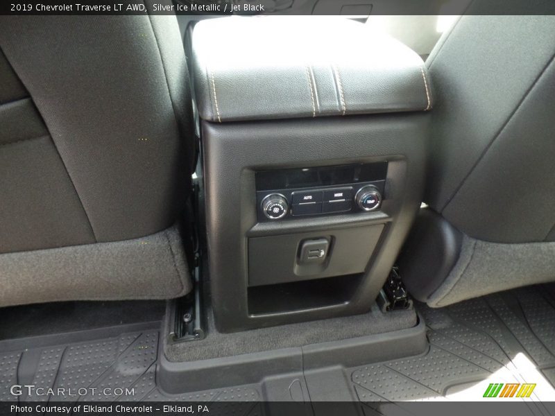 Silver Ice Metallic / Jet Black 2019 Chevrolet Traverse LT AWD