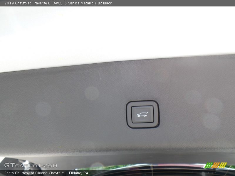 Silver Ice Metallic / Jet Black 2019 Chevrolet Traverse LT AWD